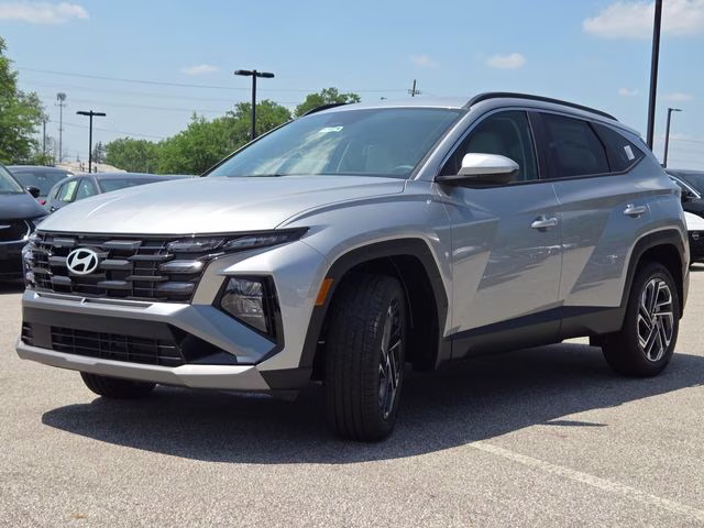 2026 Shimmering Silver Hyundai Tucson SEL Plus AWD SUV