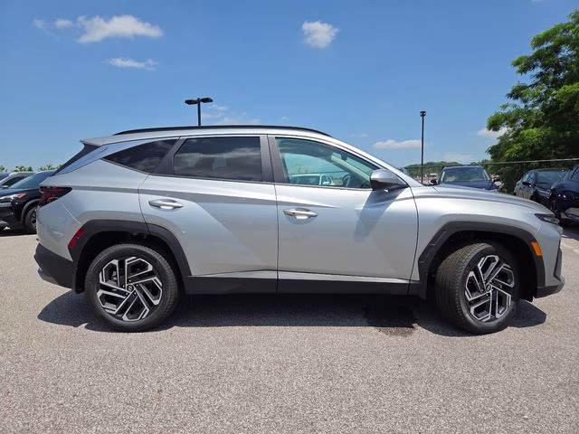 2026 Shimmering Silver Hyundai Tucson SEL Plus AWD SUV