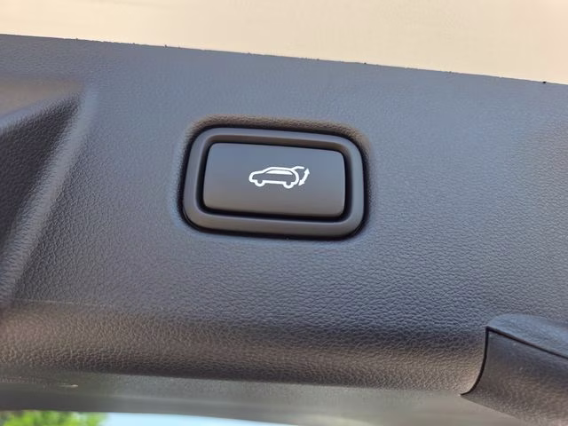 2026 Shimmering Silver Hyundai Tucson SEL Plus AWD SUV