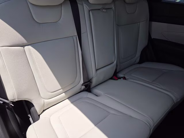 2026 Shimmering Silver Hyundai Tucson SEL Plus AWD SUV