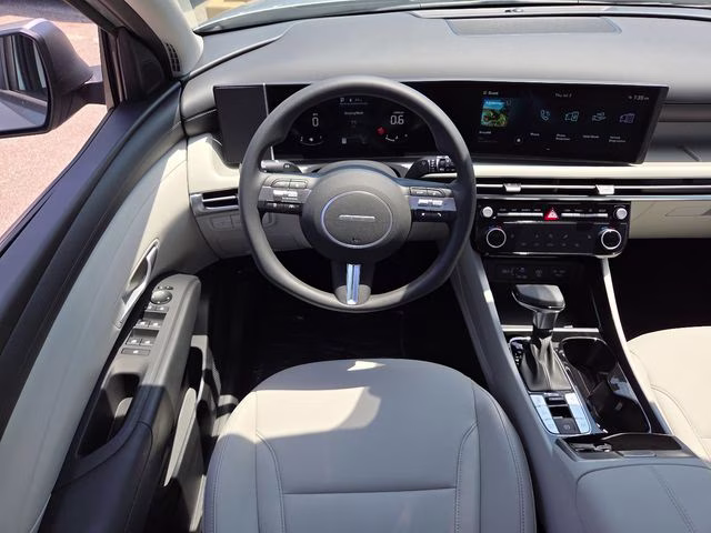 2026 Shimmering Silver Hyundai Tucson SEL Plus AWD SUV