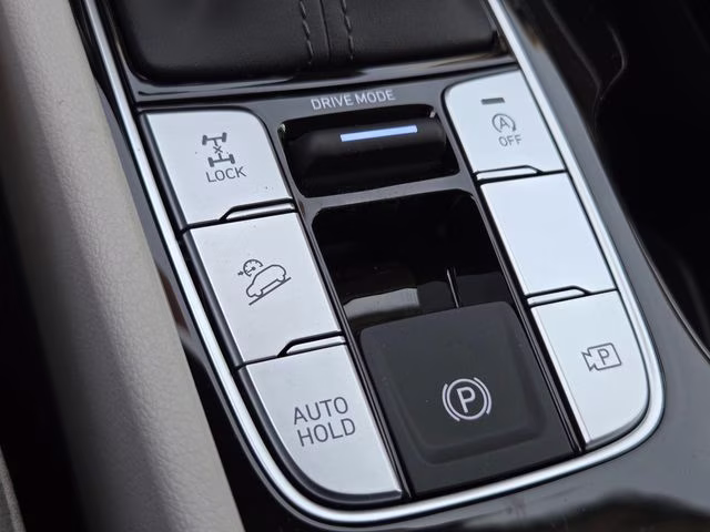 2026 Shimmering Silver Hyundai Tucson SEL Plus AWD SUV