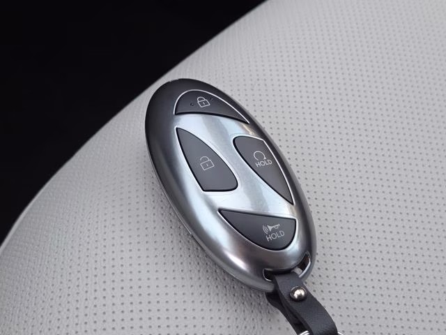 2026 Shimmering Silver Hyundai Tucson SEL Plus AWD SUV