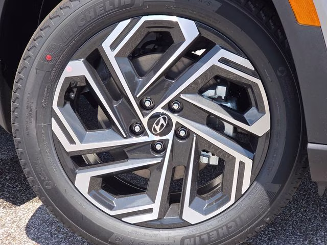 2026 Shimmering Silver Hyundai Tucson SEL Plus AWD SUV