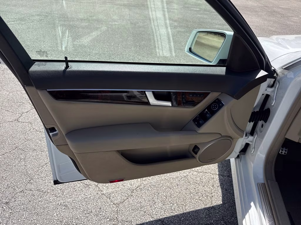 2014 Polar White Mercedes-Benz C-Class C 250 RWD Sedan