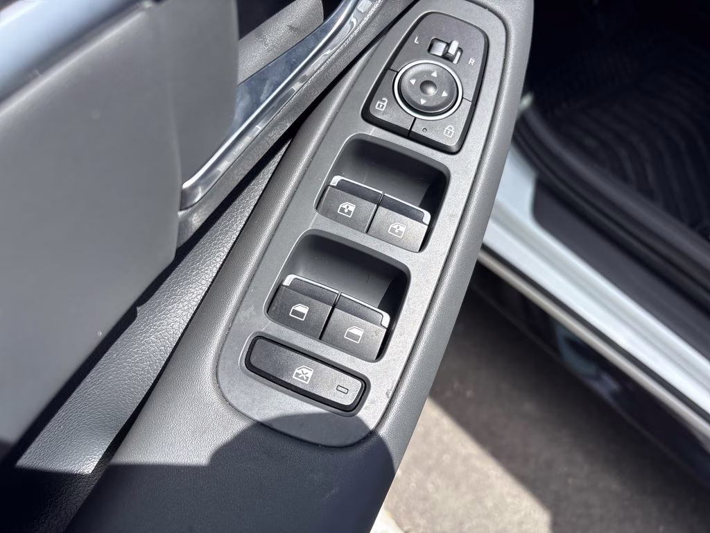 2021 White Hyundai Sonata SEL Plus FWD Sedan