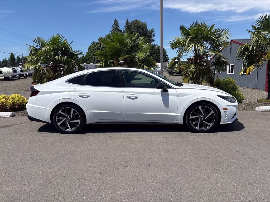 2021 White Hyundai Sonata SEL Plus FWD Sedan