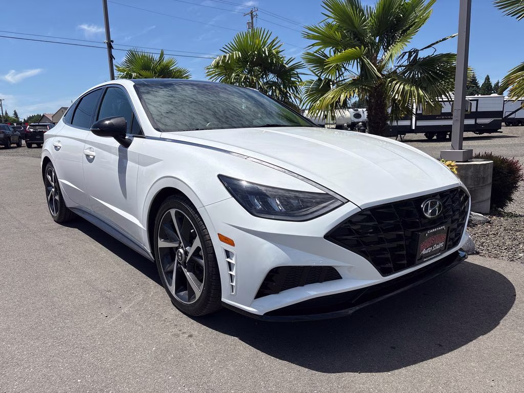 2021 White Hyundai Sonata SEL Plus FWD Sedan