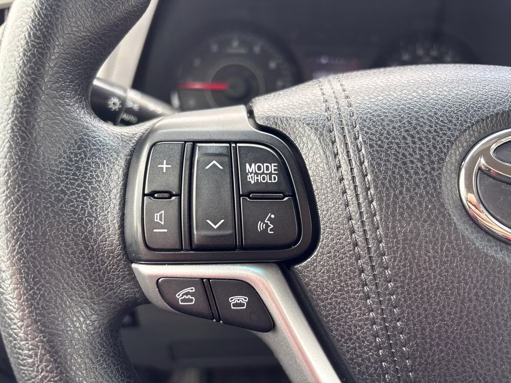 2016 Salsa Red Pearl Toyota Sienna LE FWD Crossover