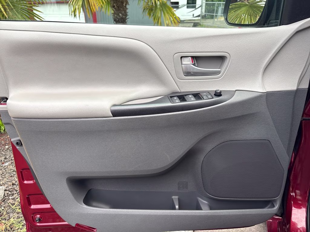 2016 Salsa Red Pearl Toyota Sienna LE FWD Crossover