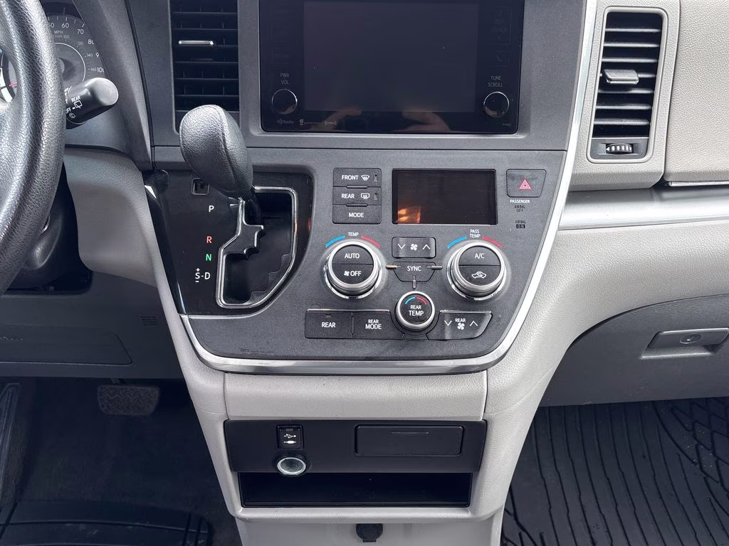 2016 Salsa Red Pearl Toyota Sienna LE FWD Crossover