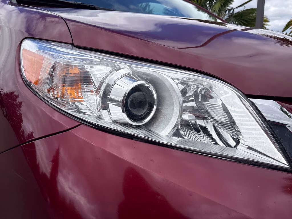 2016 Salsa Red Pearl Toyota Sienna LE FWD Crossover