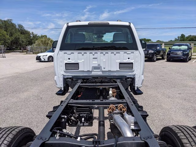 2026 Oxford White Ford Super Duty F-350 DRW XL 4X4 Chassis