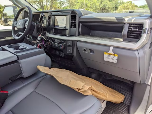 2026 Oxford White Ford Super Duty F-350 DRW XL 4X4 Chassis