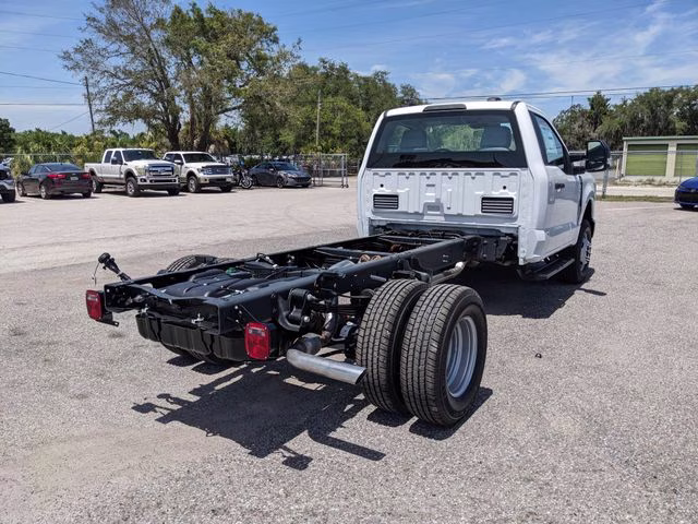 2026 Oxford White Ford Super Duty F-350 DRW XL 4X4 Chassis