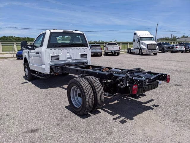 2026 Oxford White Ford Super Duty F-350 DRW XL 4X4 Chassis