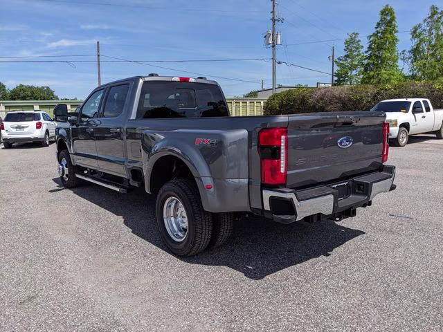 2026 Carbonized Gray Metallic Ford Super Duty F-350 DRW Lariat 4X4 Truck