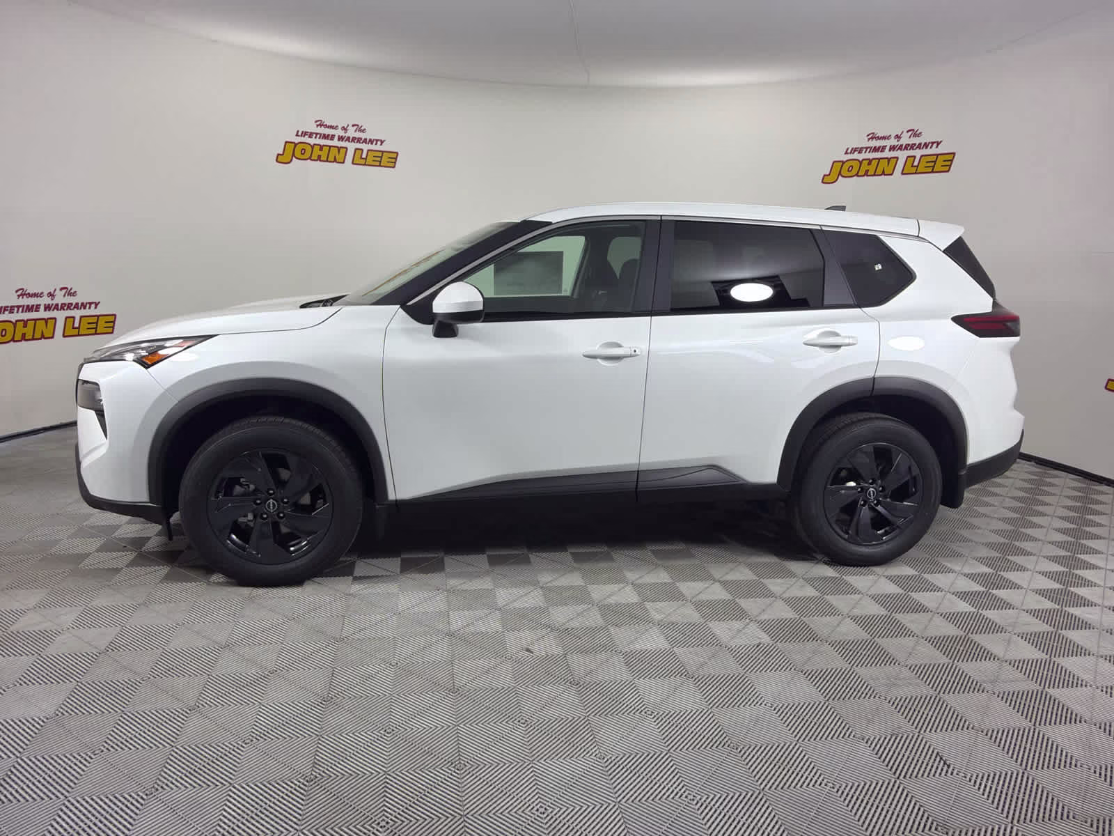2026 Everest White Pearl Tricoat Nissan Rogue SV FWD SUV