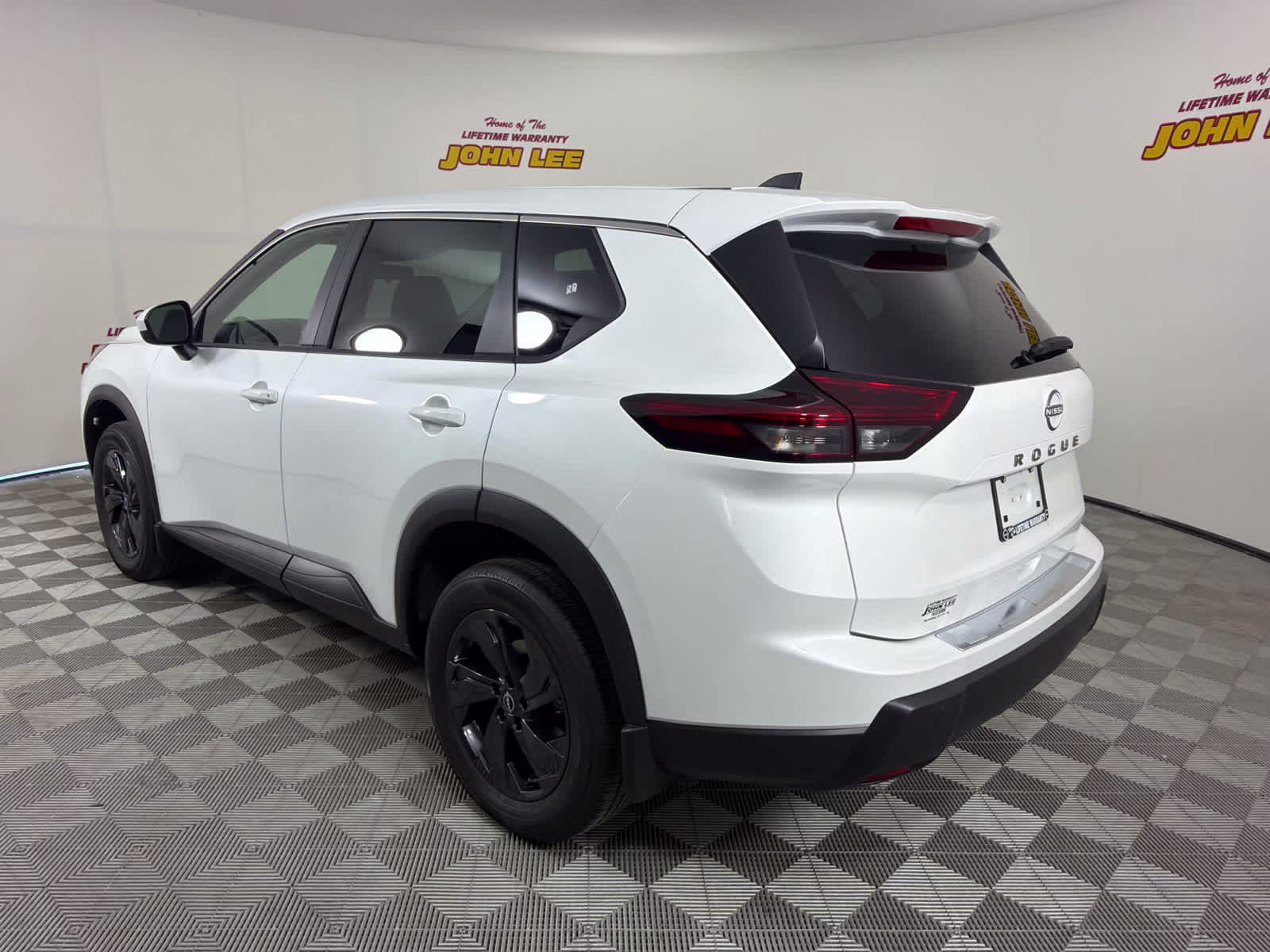 2026 Everest White Pearl Tricoat Nissan Rogue SV FWD SUV