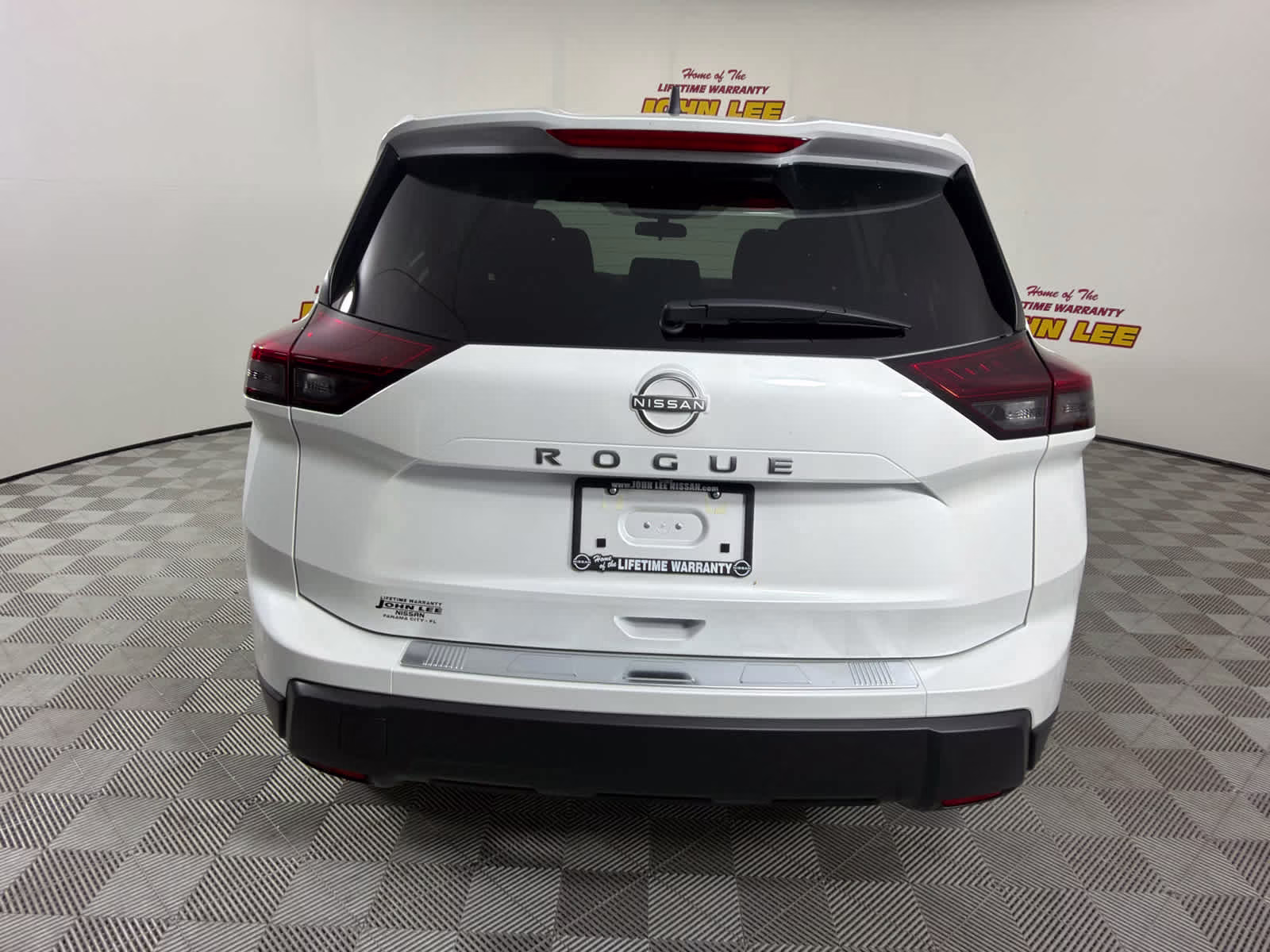 2026 Everest White Pearl Tricoat Nissan Rogue SV FWD SUV