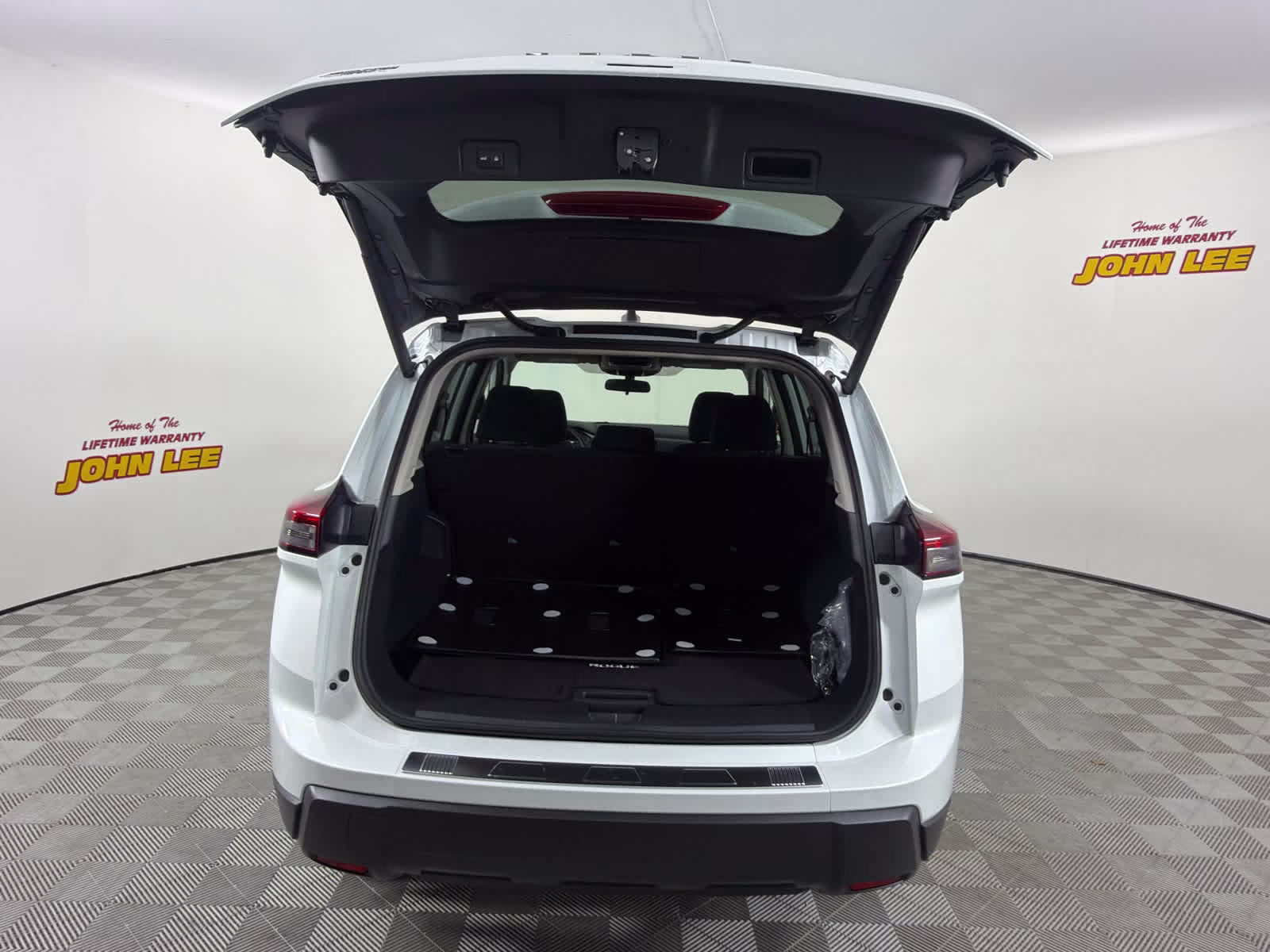 2026 Everest White Pearl Tricoat Nissan Rogue SV FWD SUV