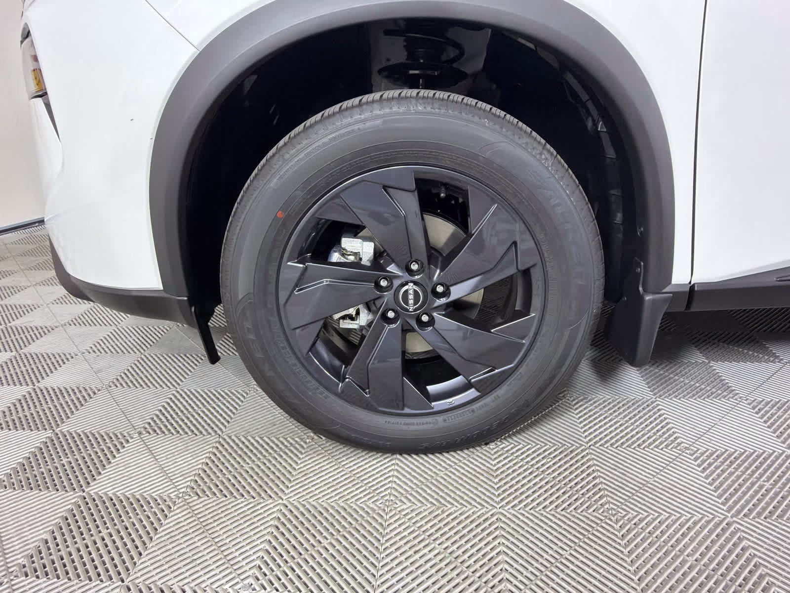 2026 Everest White Pearl Tricoat Nissan Rogue SV FWD SUV