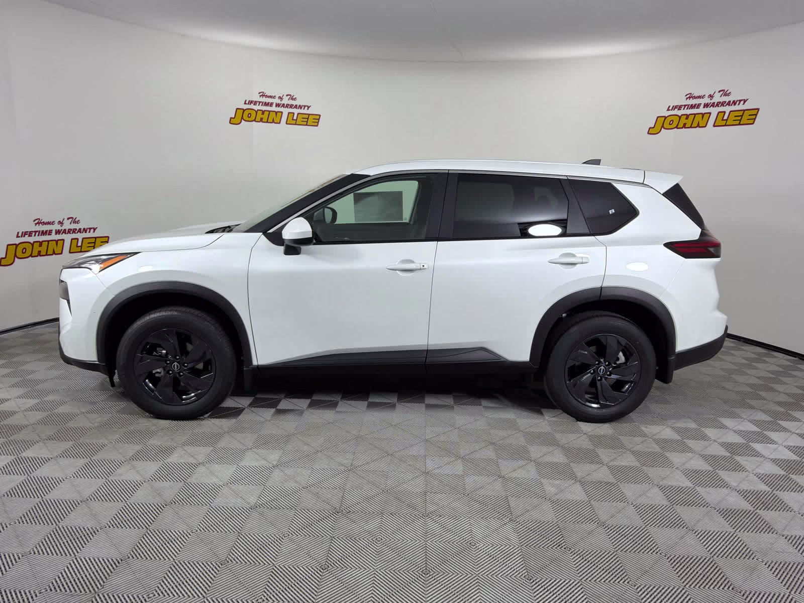 2026 Everest White Pearl Tricoat Nissan Rogue SV FWD SUV