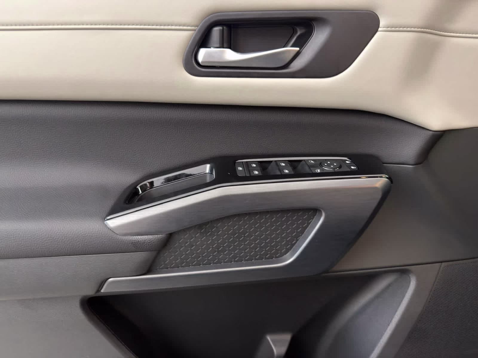 2026 Gun Metallic Nissan Pathfinder SL FWD SUV