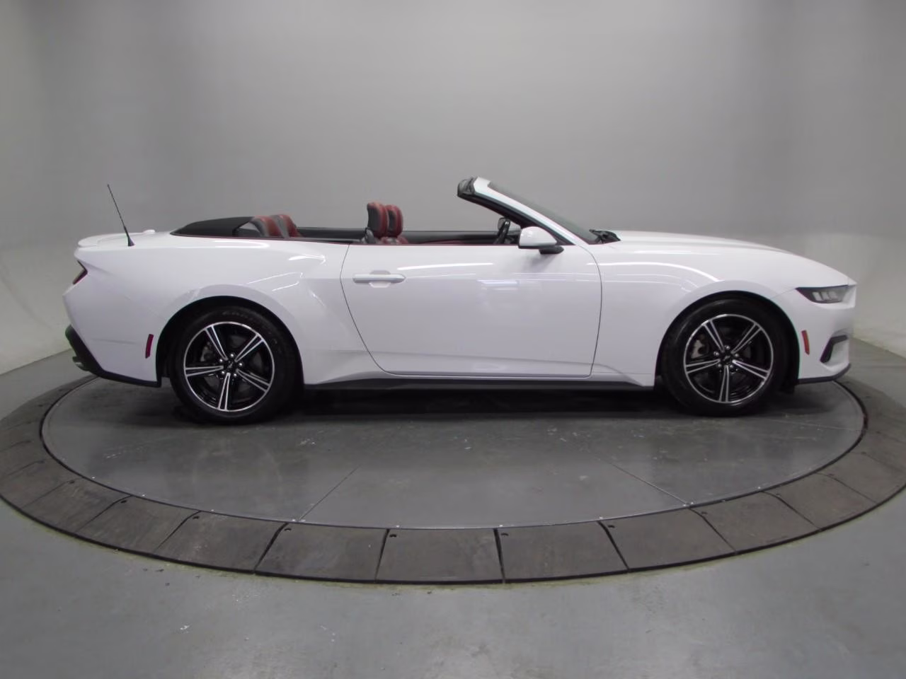 2024 Oxford White Ford Mustang EcoBoost Convertible RWD Convertible