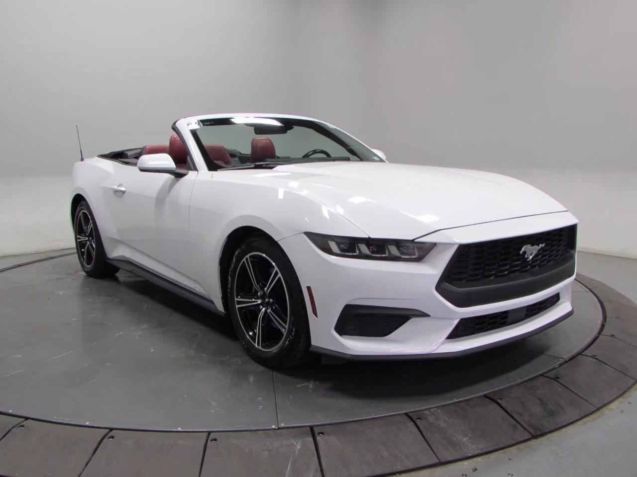2024 Oxford White Ford Mustang EcoBoost Convertible RWD Convertible