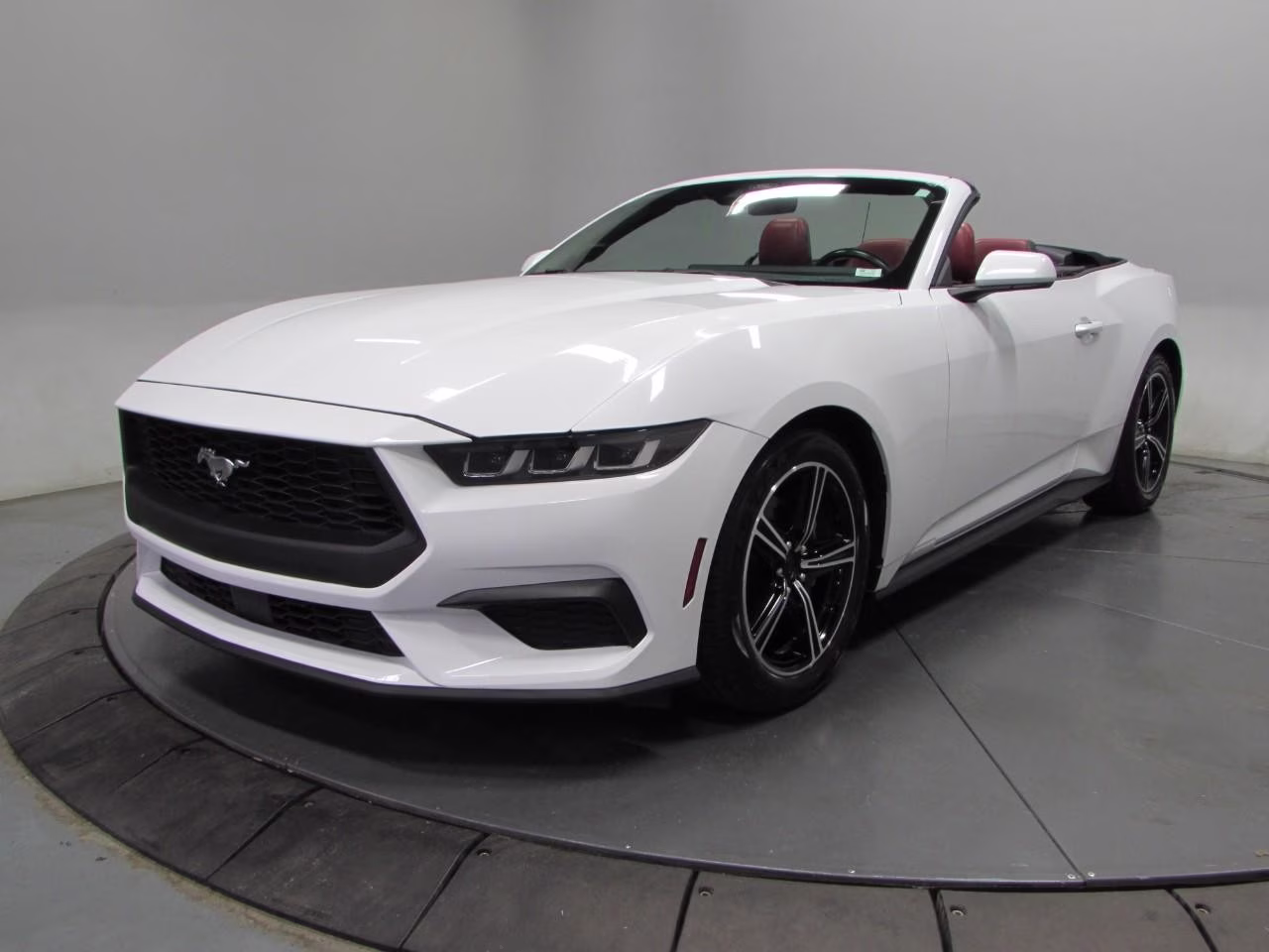 2024 Oxford White Ford Mustang EcoBoost Convertible RWD Convertible