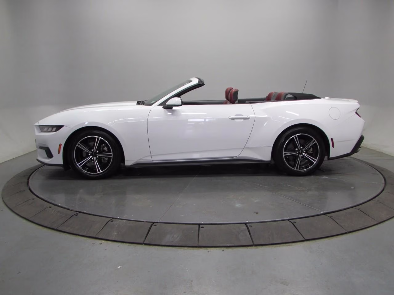 2024 Oxford White Ford Mustang EcoBoost Convertible RWD Convertible