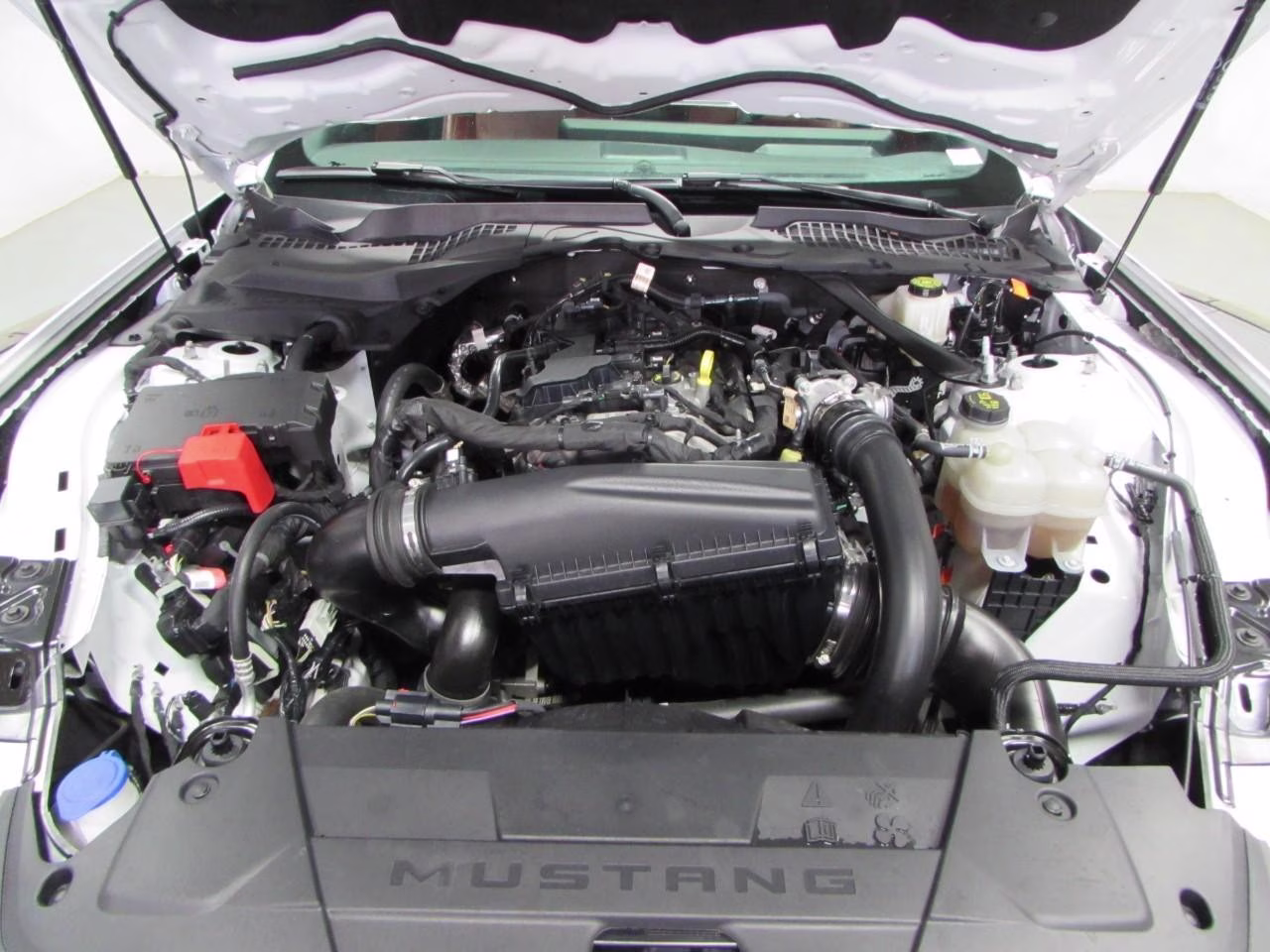 2024 Oxford White Ford Mustang EcoBoost Convertible RWD Convertible