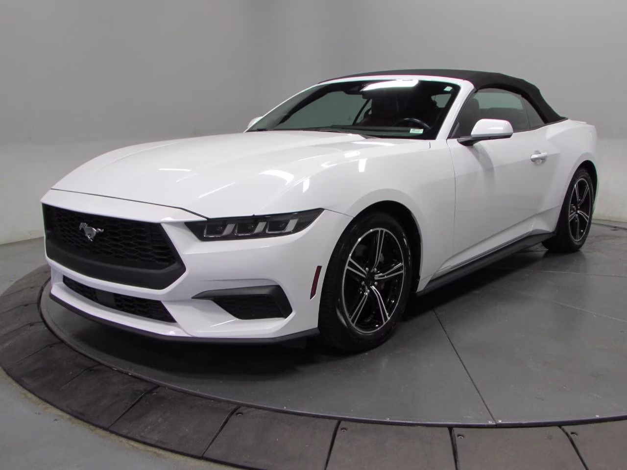 2024 Oxford White Ford Mustang EcoBoost Convertible RWD Convertible