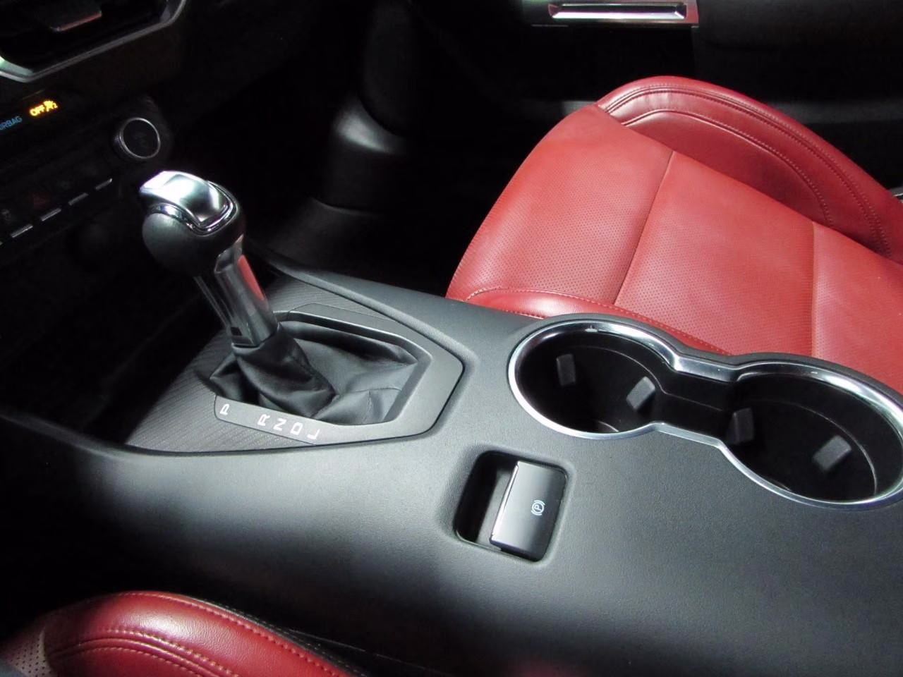 2024 Oxford White Ford Mustang EcoBoost Convertible RWD Convertible