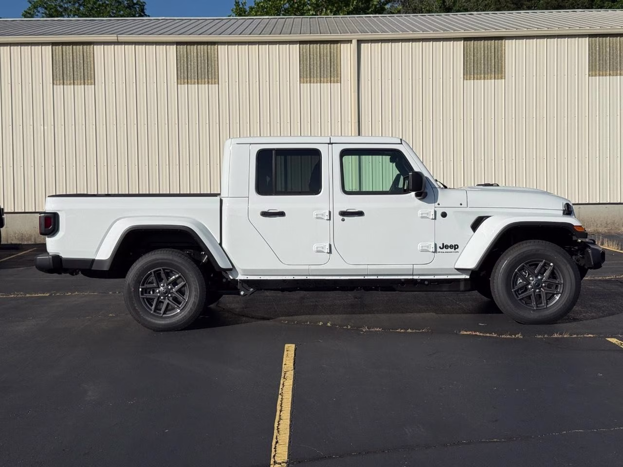 2026 Bright White Clearcoat Jeep Gladiator Sport S 4X4 Truck