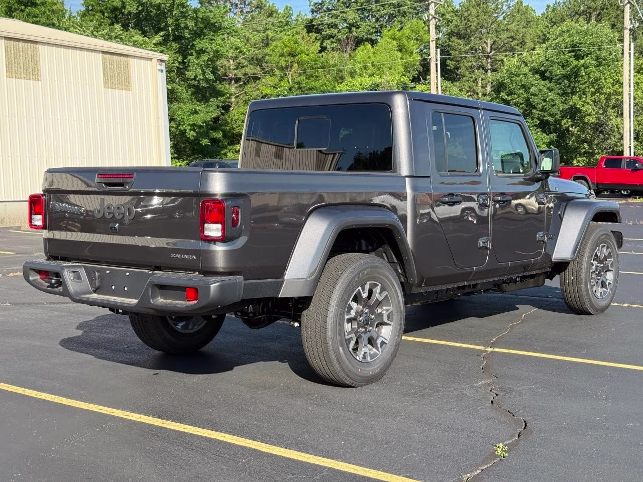 2026 Granite Crystal Metallic Clearcoat Jeep Gladiator Sahara 4X4 Truck