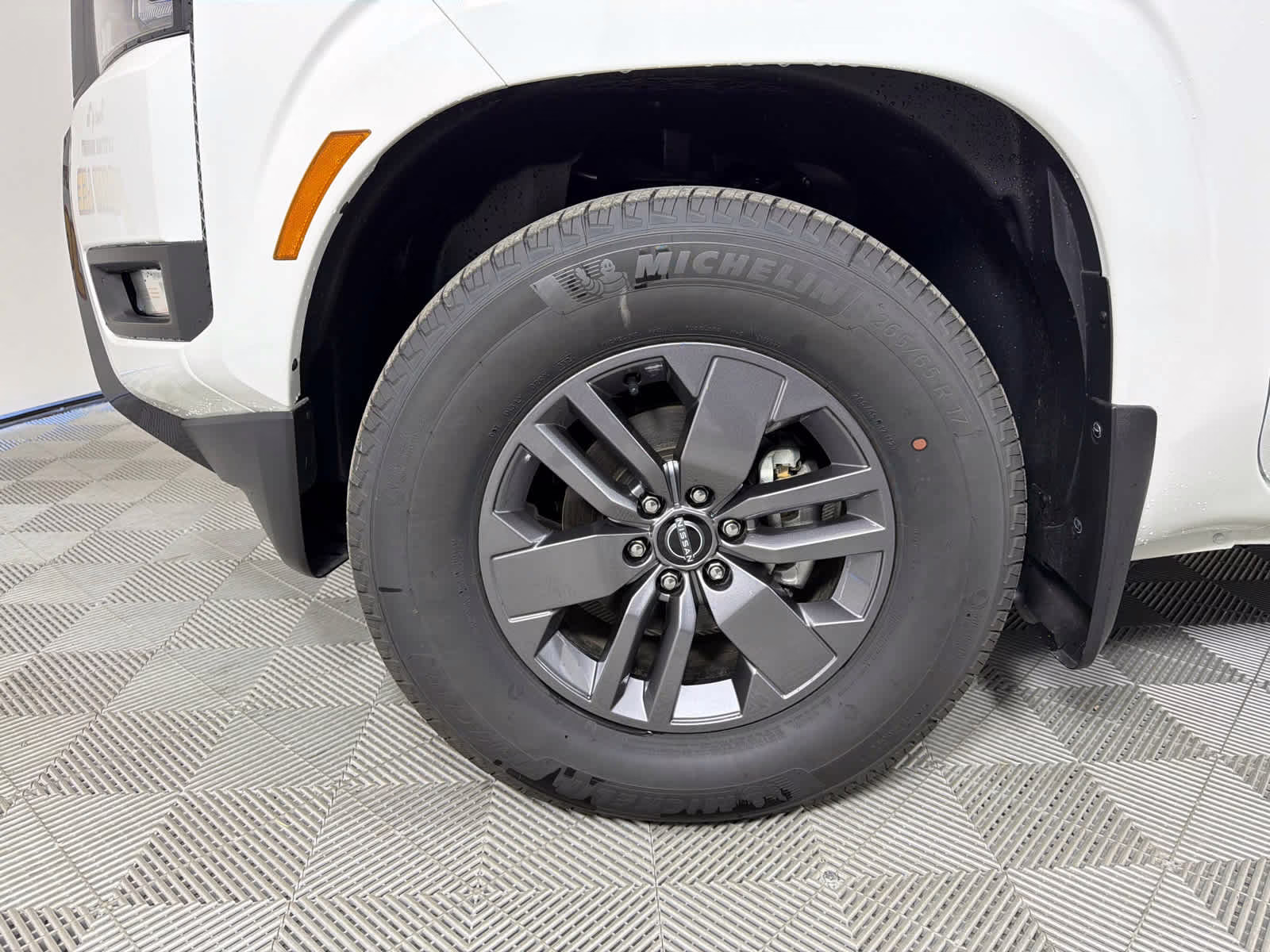 2025 Glacier White Nissan Frontier SV RWD Truck