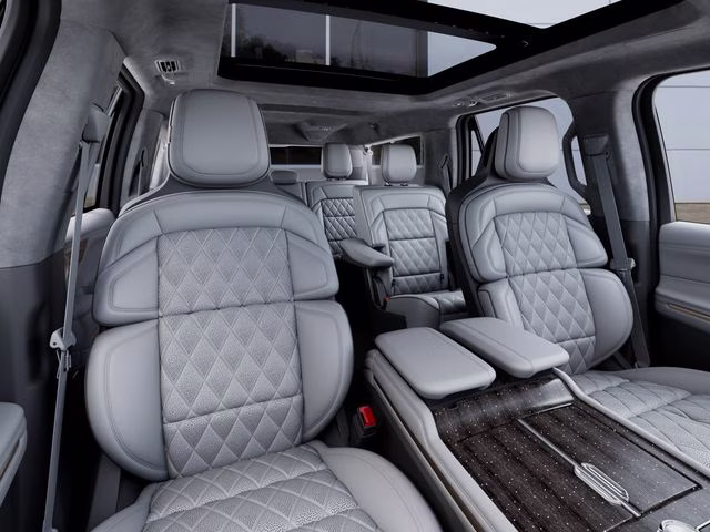 2027 Infinite Black Metallic Clearcoat Lincoln Navigator Black Label L 4X4 SUV