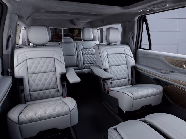 2027 Infinite Black Metallic Clearcoat Lincoln Navigator Black Label L 4X4 SUV
