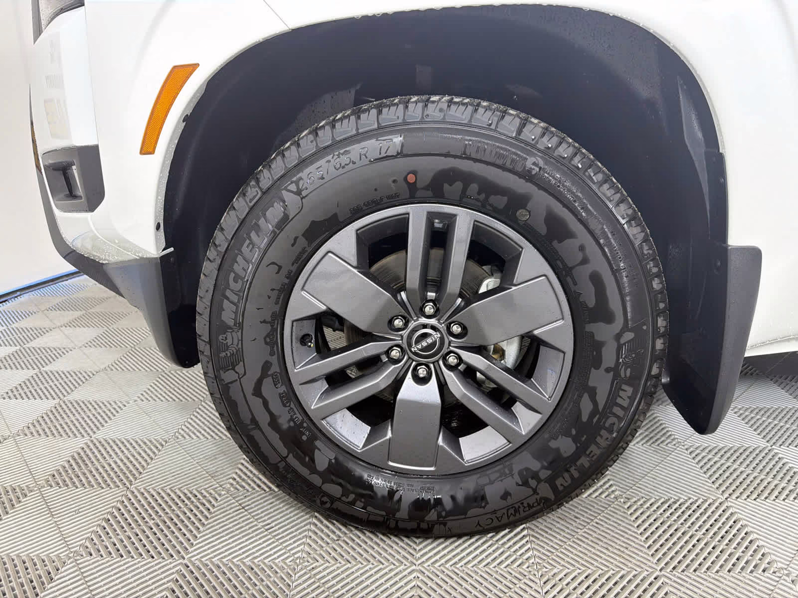 2025 Glacier White Nissan Frontier SV RWD Truck