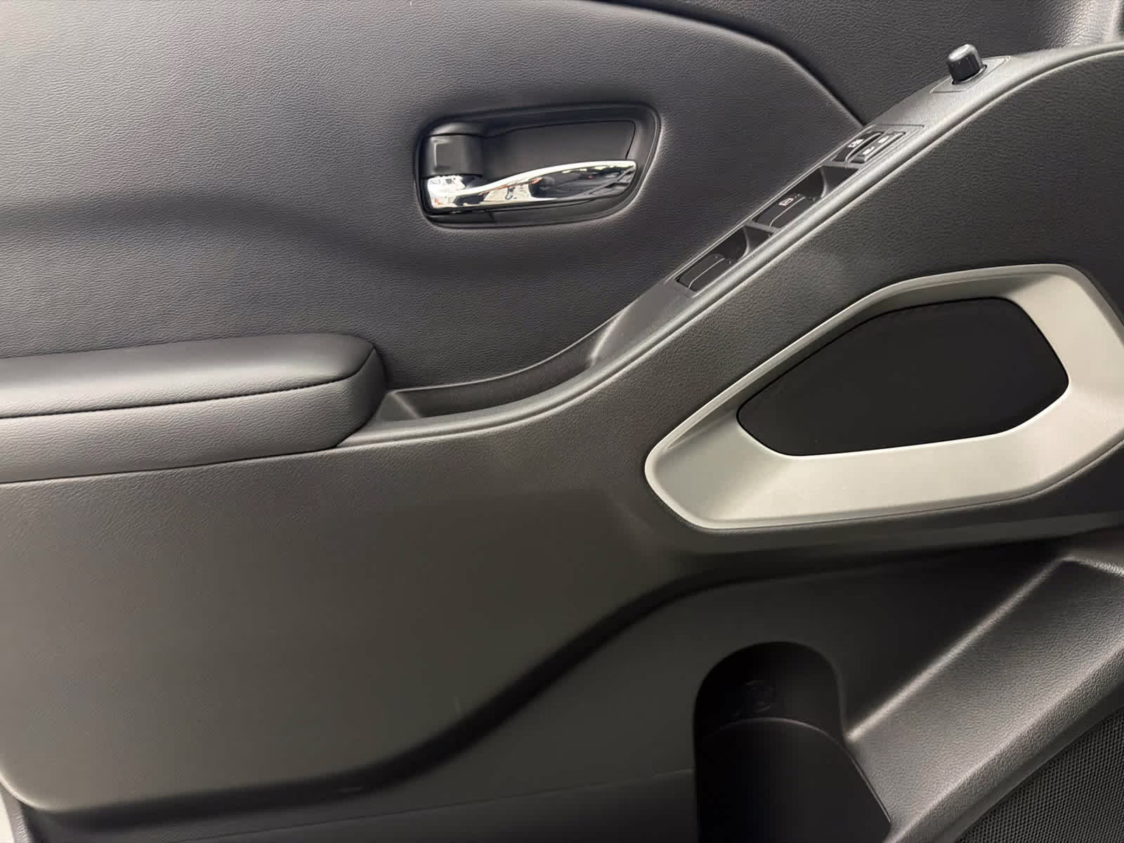 2025 Glacier White Nissan Frontier SV RWD Truck