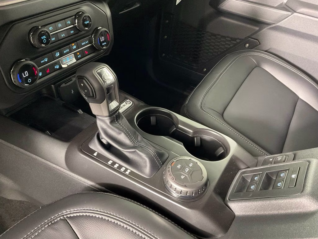 2026 Avalanche Ford Bronco Outer Banks 4X4 SUV