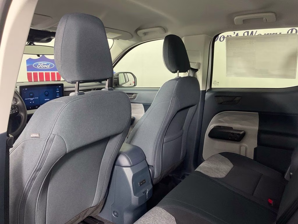 2026 Oxford White Ford Maverick XLT FWD Truck