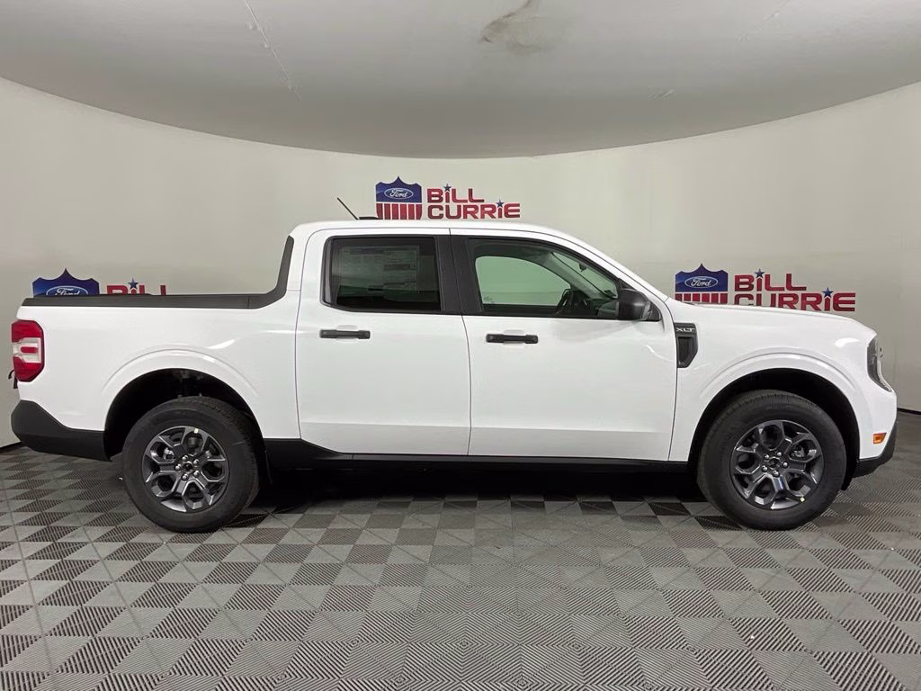 2026 Oxford White Ford Maverick XLT FWD Truck