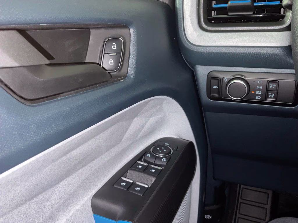 2026 Oxford White Ford Maverick XLT FWD Truck