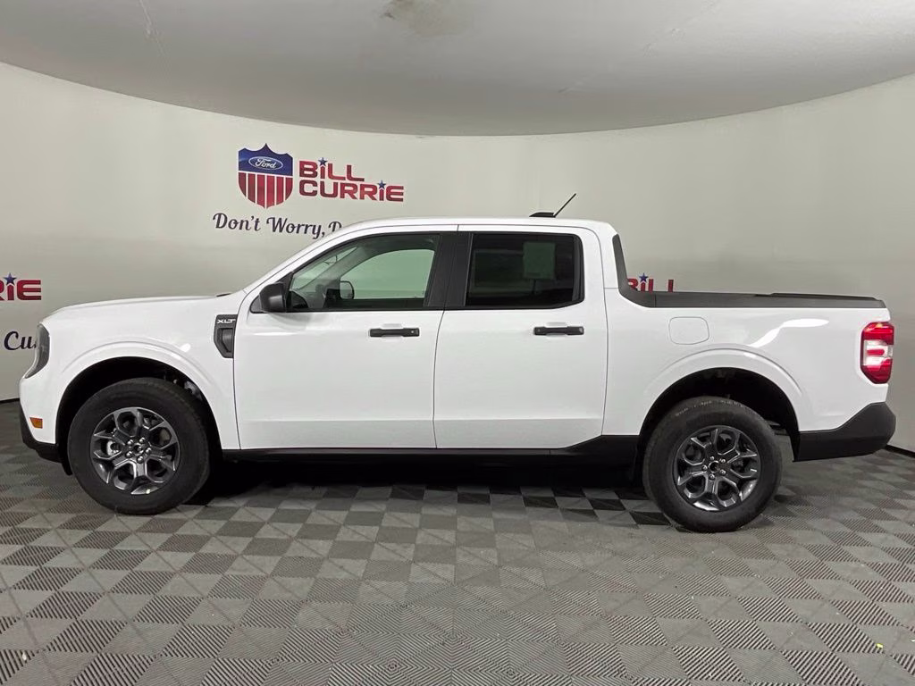 2026 Oxford White Ford Maverick XLT FWD Truck