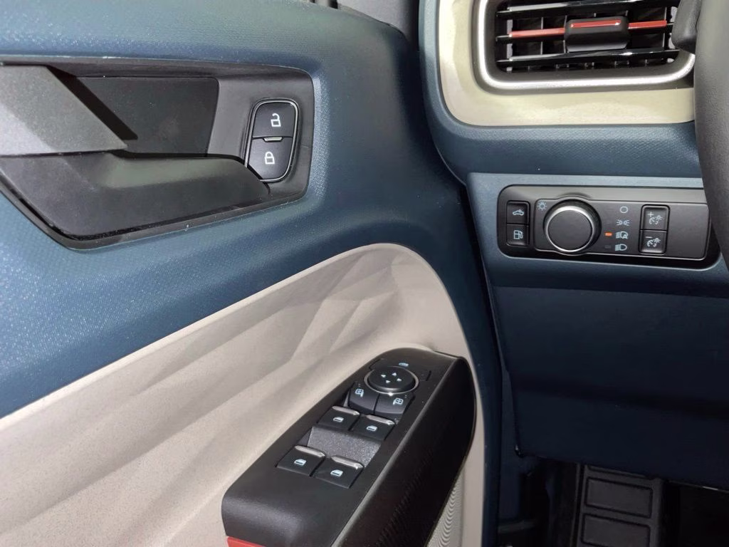 2026 Oxford White Ford Maverick Lariat AWD Truck