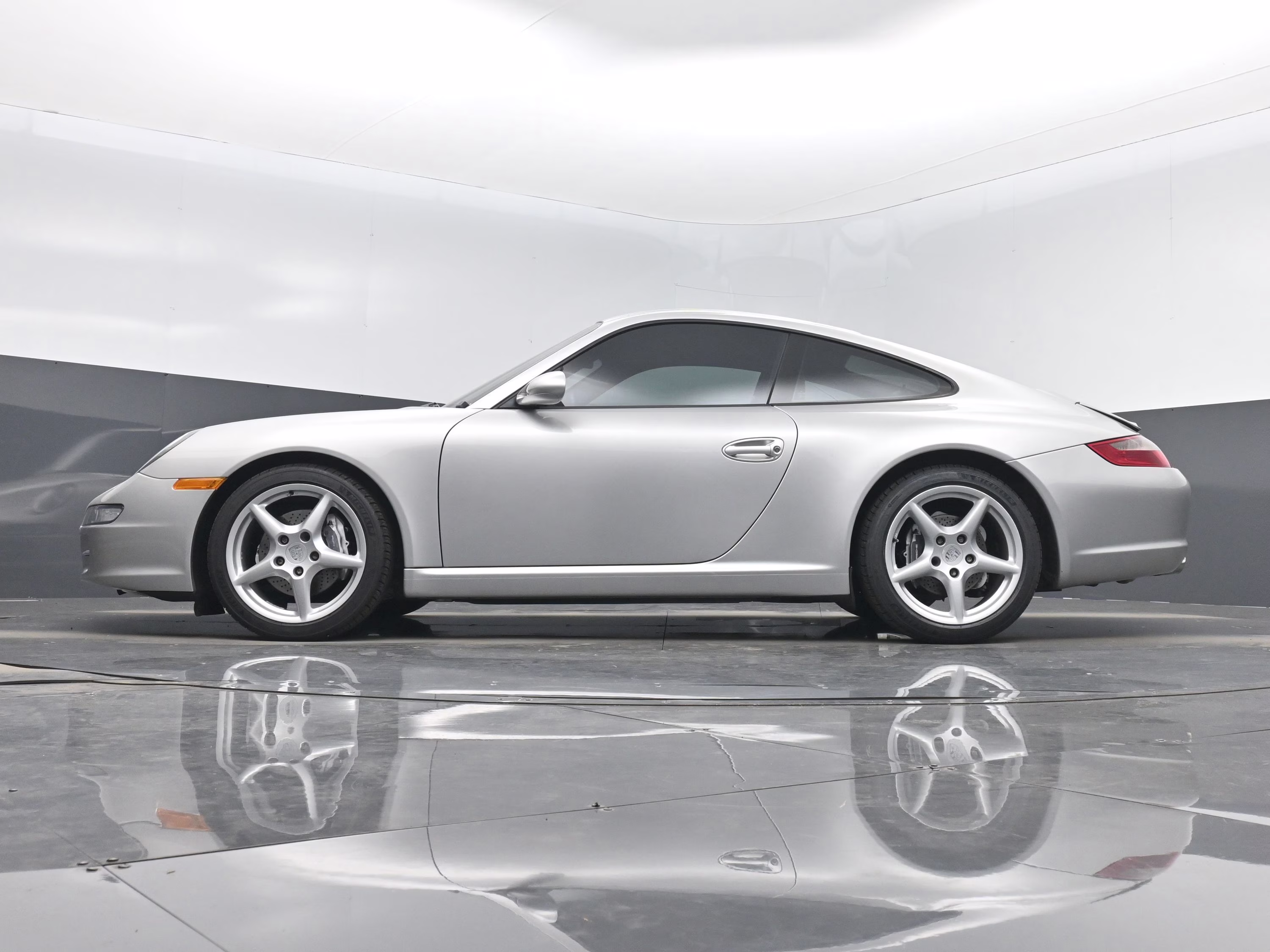 2006 Silver Porsche 911 Carrera RWD Coupe