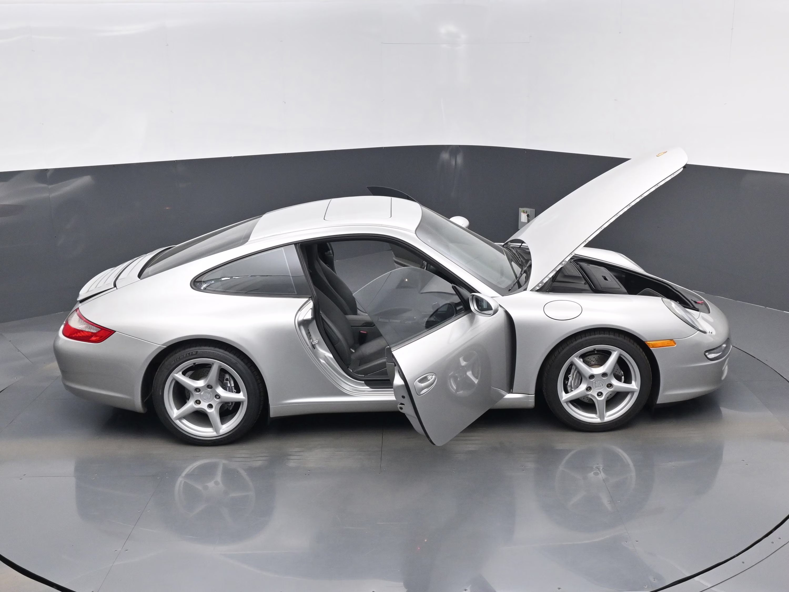 2006 Silver Porsche 911 Carrera RWD Coupe